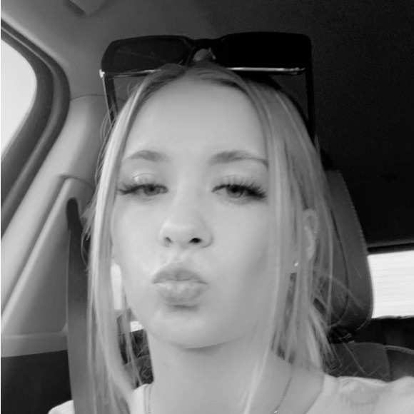 Meet your Posher, Riley - Picture 2 of 4